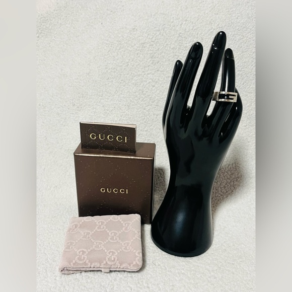 Gucci G Cut out Ring - Picture 5 of 10
